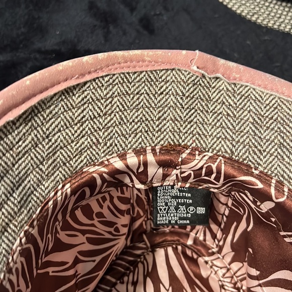 Hat - Picture 4 of 5